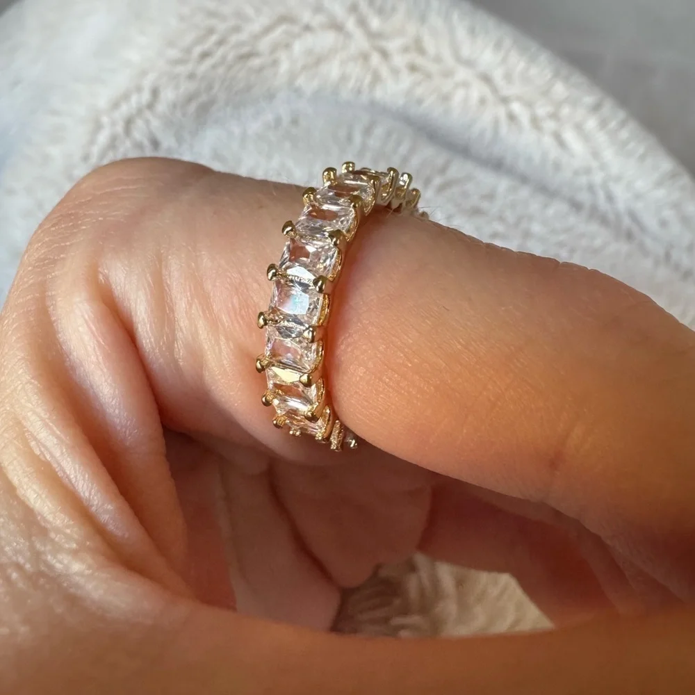 Elegant Gold tone Women's Ring size 7